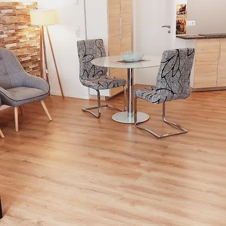 Modernes Souterrain Black Forest Mit Separatem Eingang Und Kfz-stellplatz Appartement