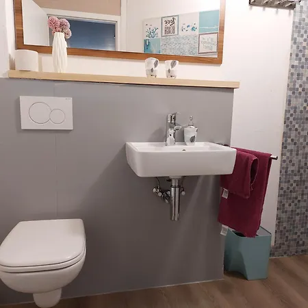 Modernes Souterrain Black Forest Mit Separatem Eingang Und Kfz-stellplatz Appartement